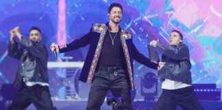 Murat Boz Türkmen Kalpağı Takarak Sahne Aldı murat-boz-trkmen-kalpa-takarak-sahne-ald