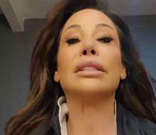 Linet protesto edildi! Sahne alınca olay çıkardı. linet-protesto-edildi-sahne-alnca-olay-kard